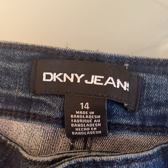 DKNY Dark Wash Denim Jean Shorts With stretch size 14 - Picture 5 of 5
